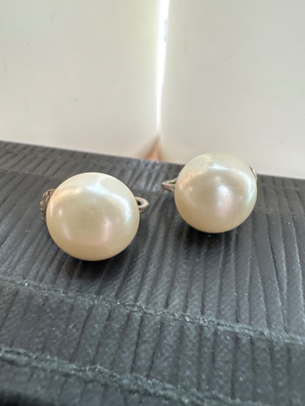 Vtg Sarah Coventry Faux Pearl Clip-On Earrings Elegant Ivory Daring Button Desig